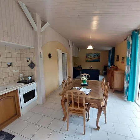 Hébergement de vacances La Poussinière à *