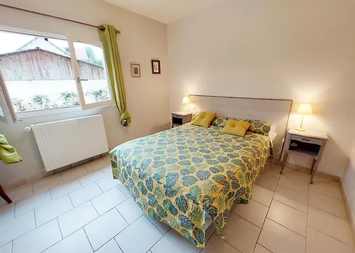 Hébergement de vacances La Poussinière à *